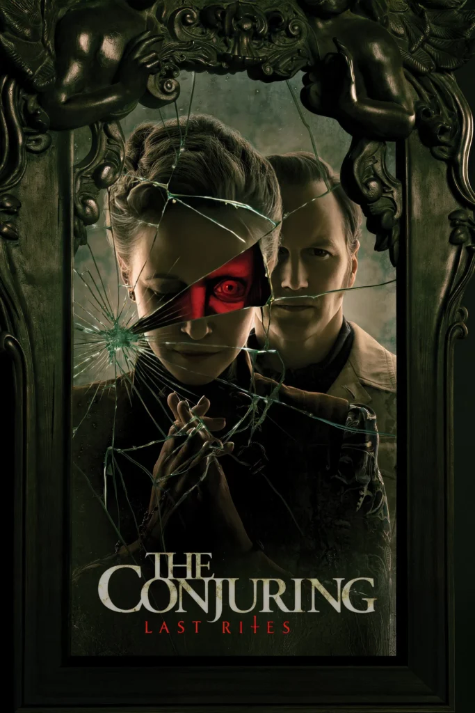 Poster The Conjuring: Last Rites – Ed și Lorraine Warren în fața unei oglinzi bântuite, lumină palidă și atmosferă întunecată